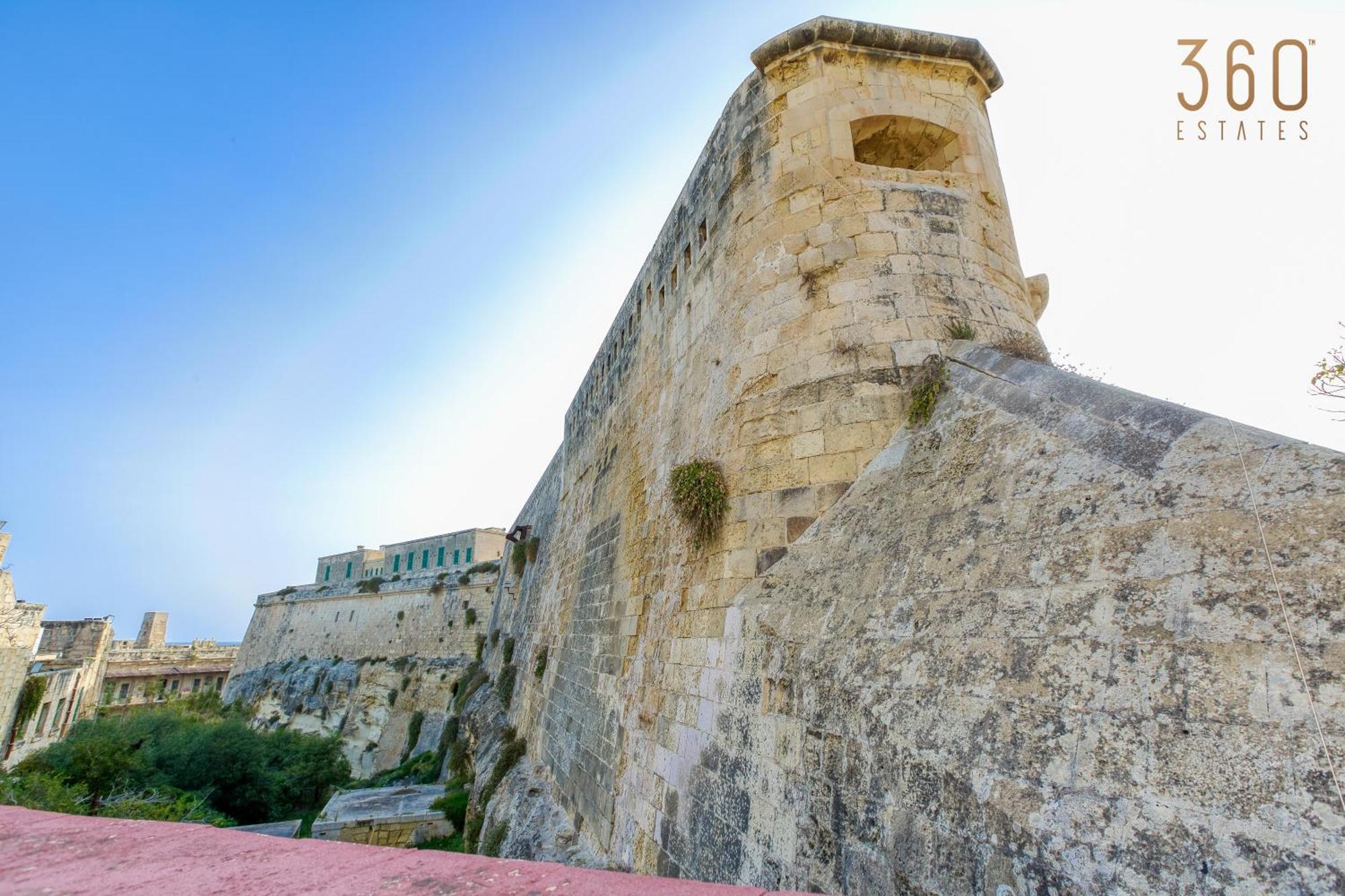 Comfortable 1Br Home With Maltese Balcony In Valletta By 360 Estates Extérieur photo
